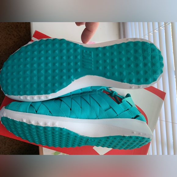 New in box women’s Nike shoes - Picture 3 of 4